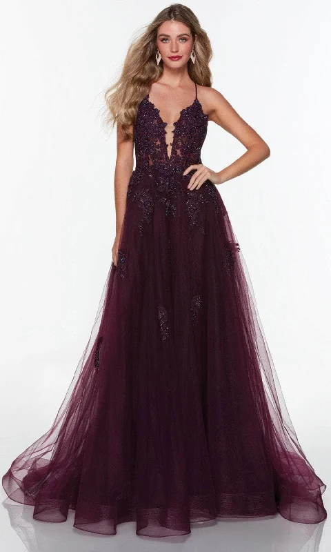 Style Streetwear Alyce Paris 61263 - Lace Applique V-Neck Prom Ballgown