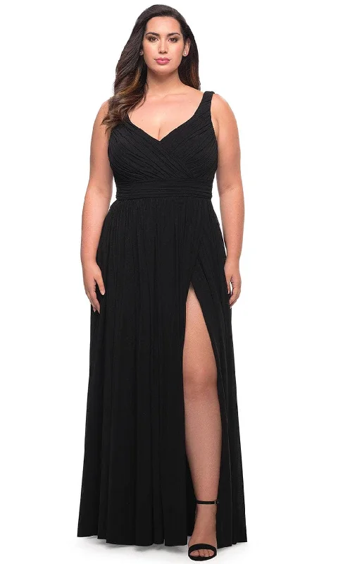 Trendy Threads La Femme 29075 - Ruched Sleeveless Prom Gown