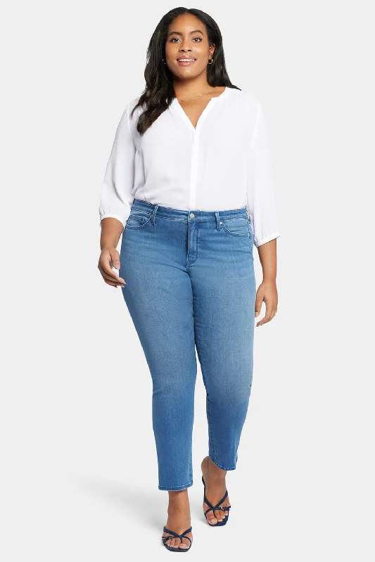 Trendy Street Style Attire Le Silhouette Sheri Slim Jeans In Plus Size - Stunning