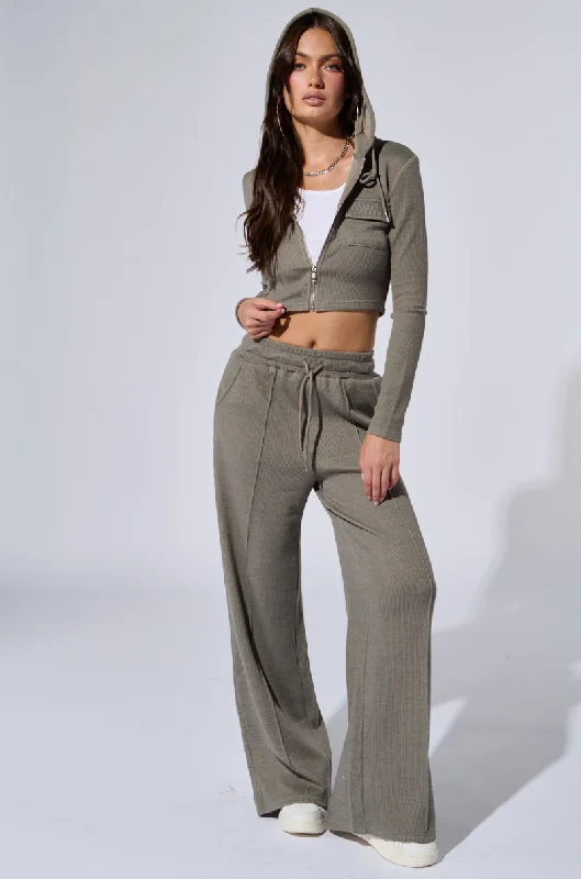 Online Boutiques EYES ON ME WIDE LEG SWEAT PANT IN GREY