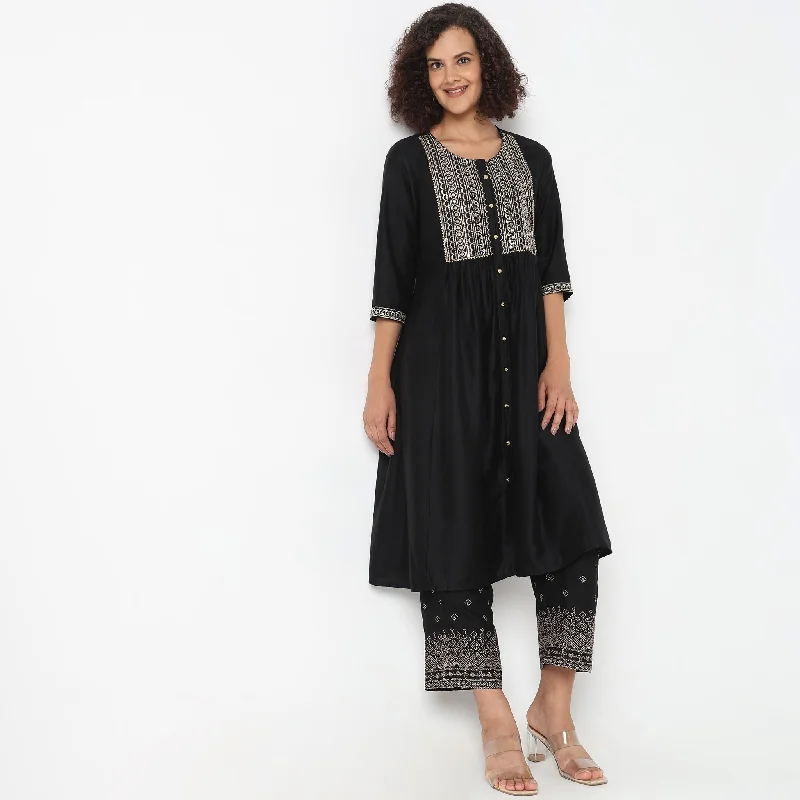 Comfort Meets Fashion Regular Fit Embroidered Mid Rise Ethnic Pants