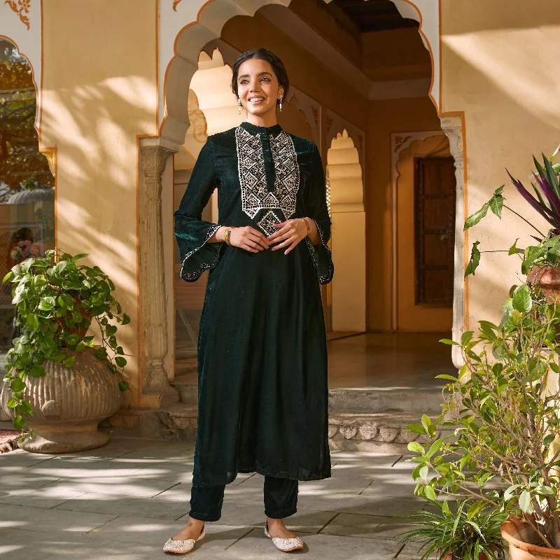 Elegant Attire For The Modern Lady Emerald Green Embroidered Kurta with Bell Sleeves